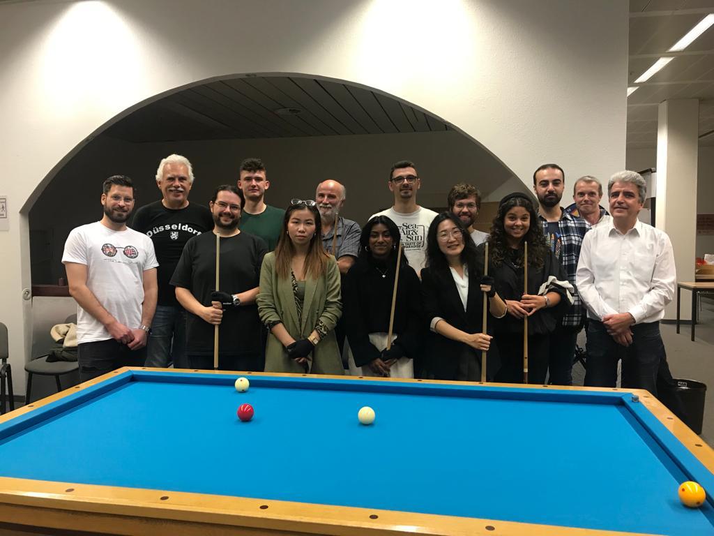 Gruppenbilder des Hochschulsports der HHU Abteilung Karambolage Billard in Düsseldorf.